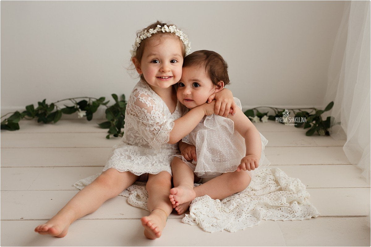 foto bambini a Verona - abbraccio sorellina
