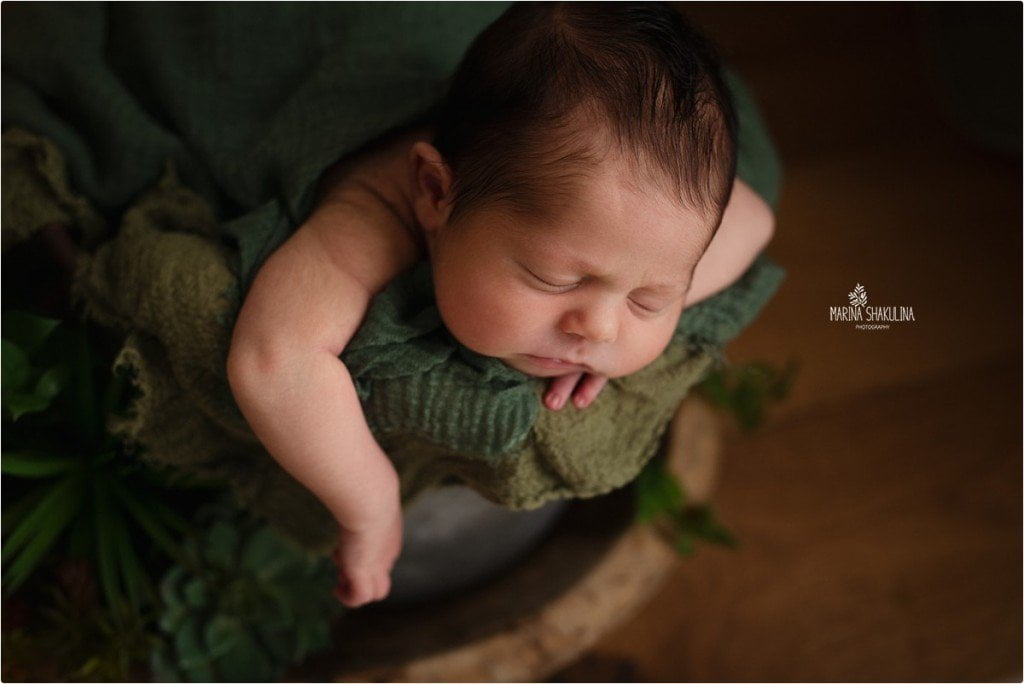 foto neonato a Verona - riposo in un secchio