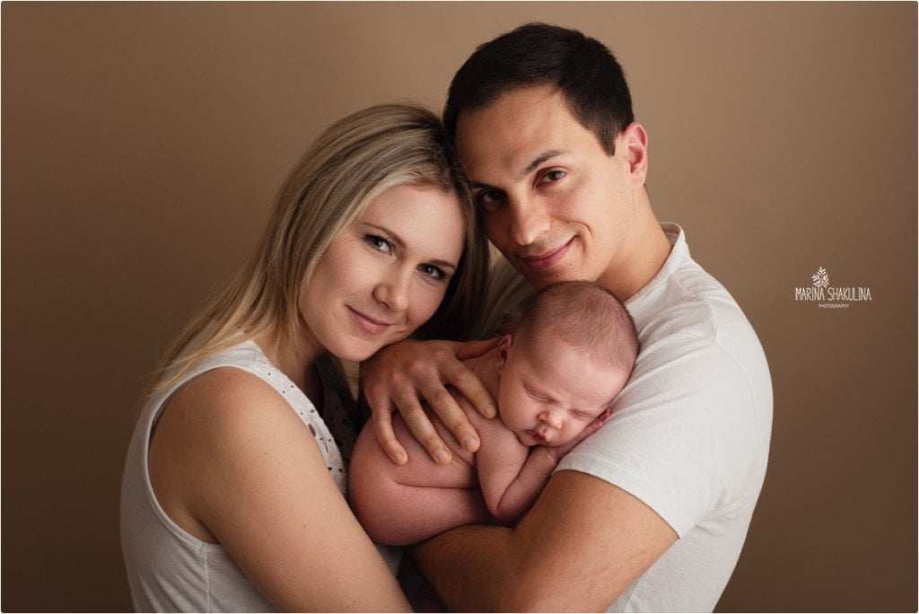 Fotografa neonati - in braccio ai genitori