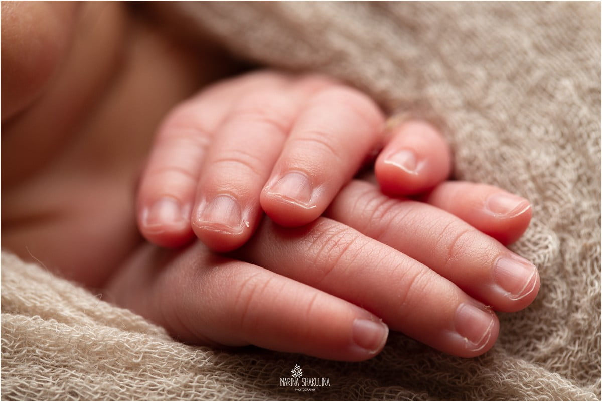 dettagli manine neonata