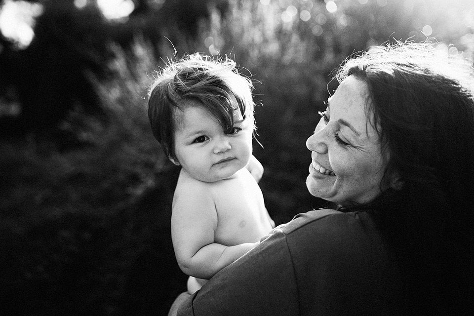 Bimba e mamma in bianco e nero