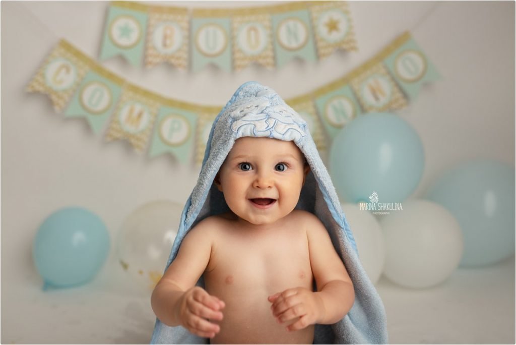 bimbo felice dopo il bagnetto